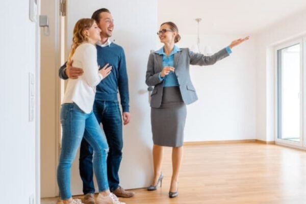 How Real Estate Agents Help First-Time Buyers